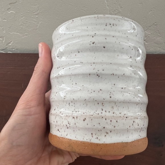White speckled glaze ribbed stoneware cup vase mug handmade pottery raw clay - Picture 8 of 13
